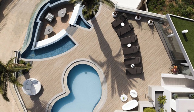 Villa Kalliston - 4000m2 of Elevated Living