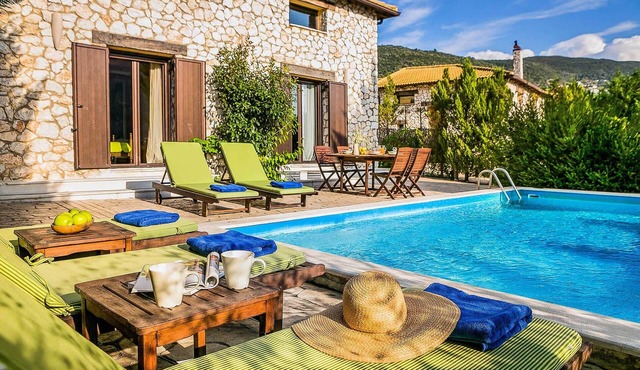 Villa Nefeli, Lefkas G-Villas, with a private pool 10 mins drive from the beach.