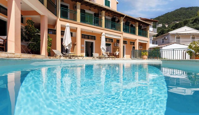 Villa Nikos by Tsiolis family ★ shared pool