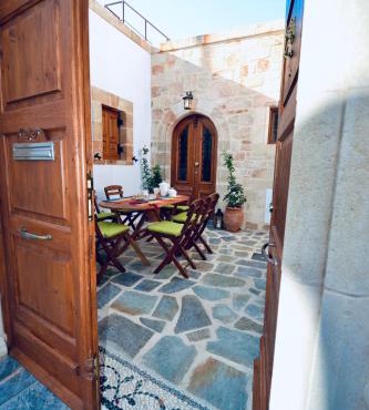 Villa Patitiri Traditional House with hot tub