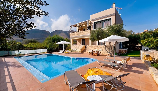 Villa Renata with Private Pool, Mountain View, Wi-Fi and Air Conditioning