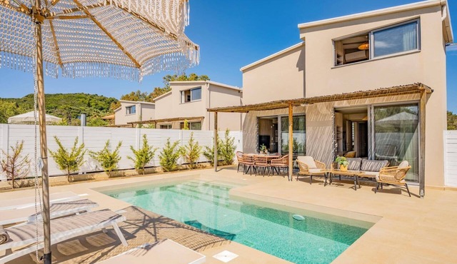 Villa Romas 1 by Villa Plus