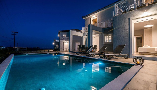 Villa Sole ★4 BR★Private Pool★Sea Views★Free Parking