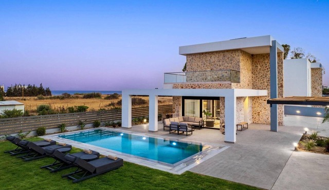 Villa Terra Magna Alba by Villa Plus