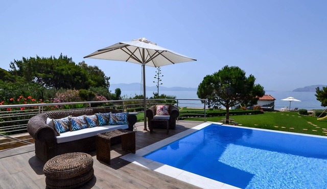 Villa Thermisia - Hydra Bay Resort with Private Beach and Dock for Boat