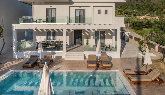 Villa V with 6 bedrooms and private pool - Infinity Holiday Villas
