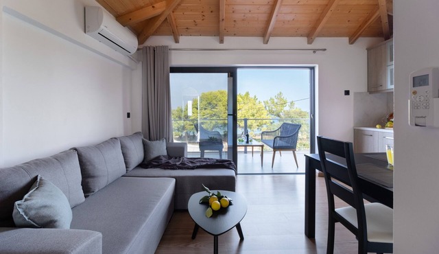 Villa with Sea View, Shared Garden & Wi-Fi