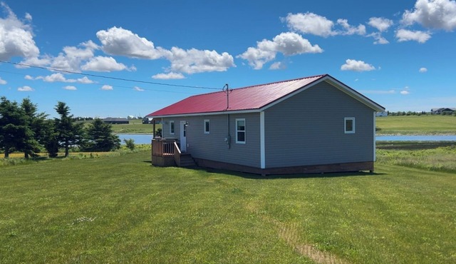 Water Front Cottage- 10 Min Walk To Barachois Beach, Minutes to North Rustico in North Rustico