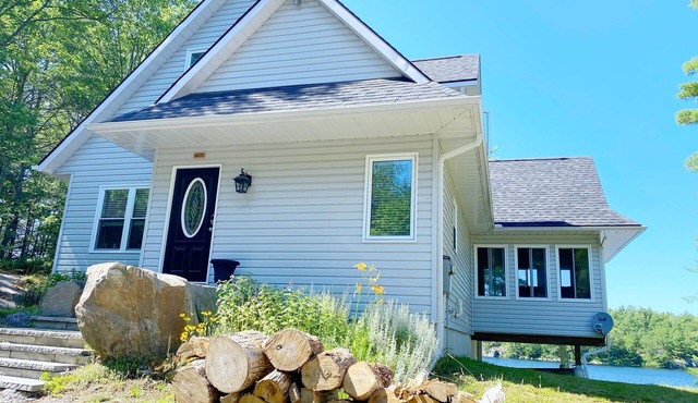WATERFRONT COTTAGE in Muskoka in Gravenhurst