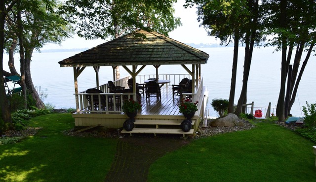 Waterfront Executive Retreat with a Hot Tub in Prince Edward