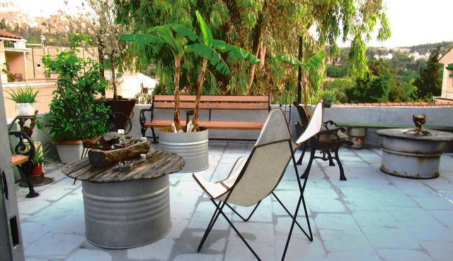 Y guest house an alternative under acropolis hill