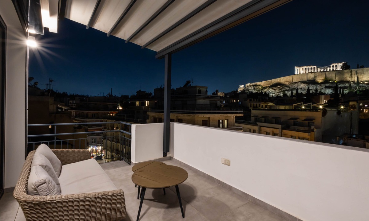 Makrigianni Apartment | Lux Deck Roof Apt at the Foothills of Acropolis w Breathtaking View