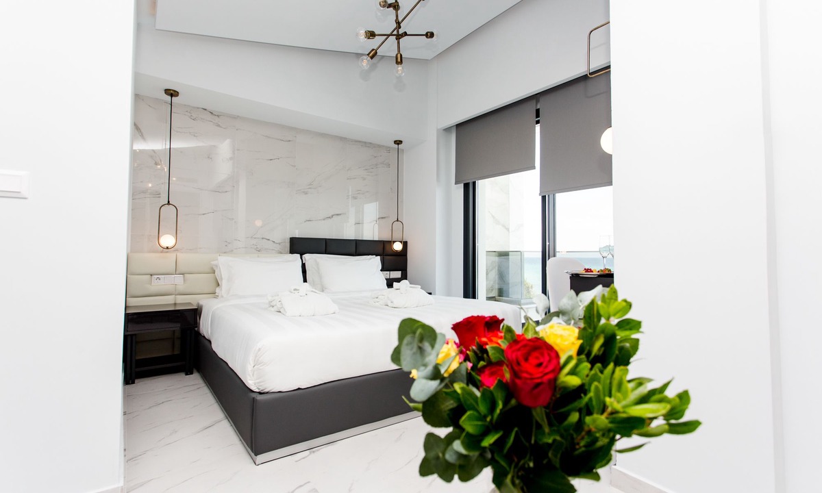 Polichrono Hotel | Crystal villas & suites