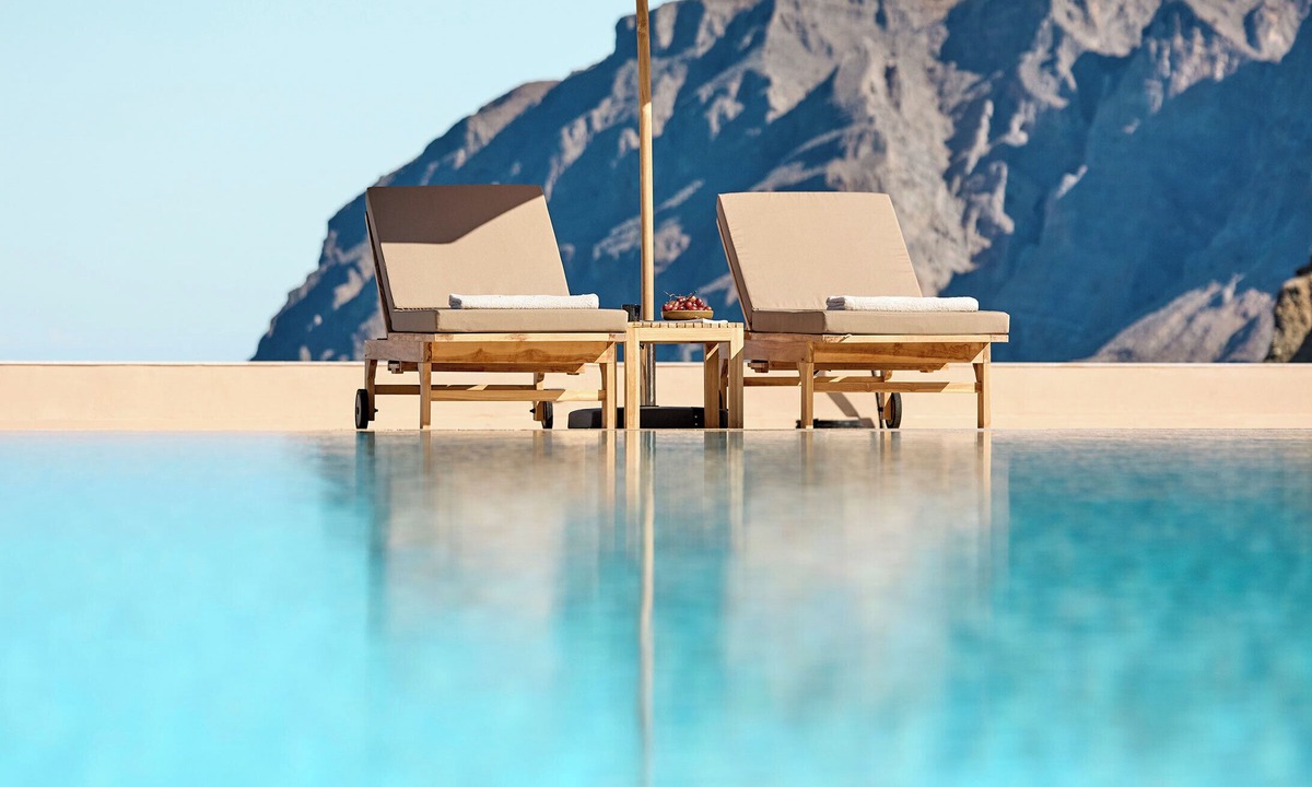 Pefki Hotel | Ella Rocrita