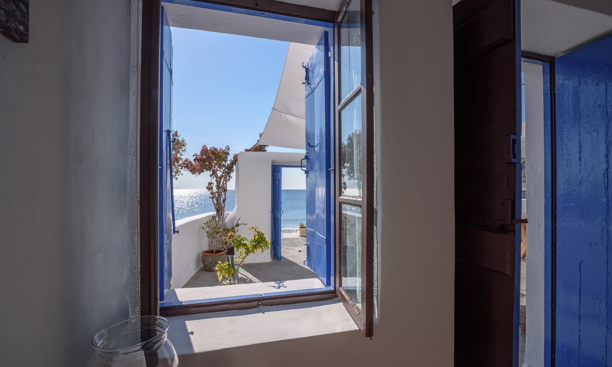 Kamari Hotel | Santorini Crystal Blue