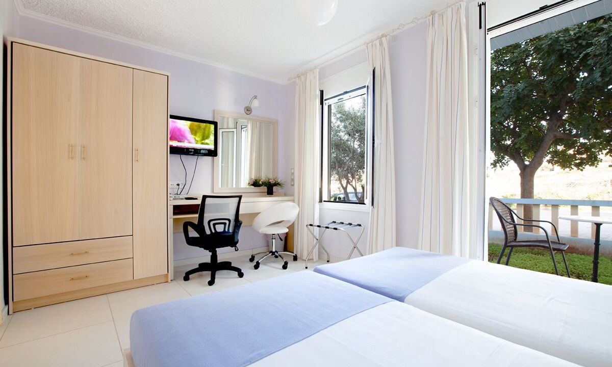 Kalathas Apartment | Giorgi's Blue Apartments