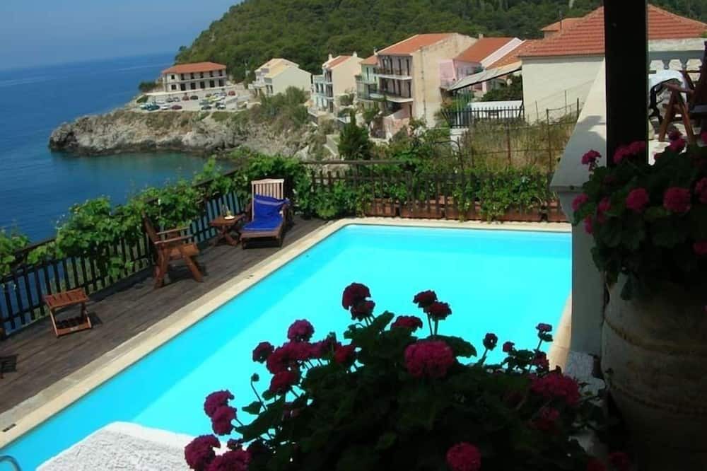 Frourion Hotel | Kanakis Apartments