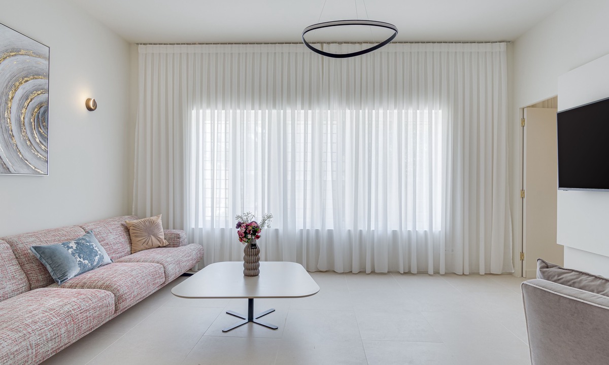 Anafiotika Apartment | THIRAMENOUS RESIDENCE - FIVOS SUITE