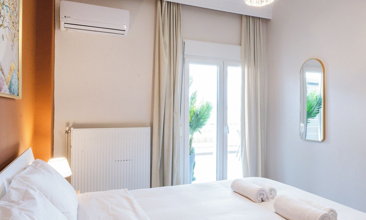 Thessaloniki Apartment | Totemic Vista by Nexus | w/Jacuzzi & Views next to Ataturk