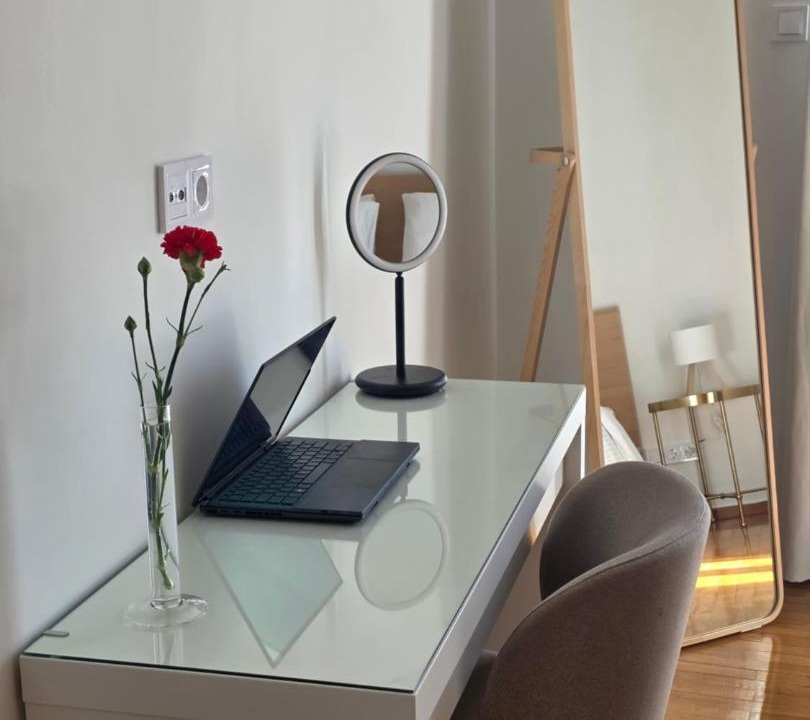 Gazi Apartment | Spacious Art Home in Gazi Near Metro 2 min