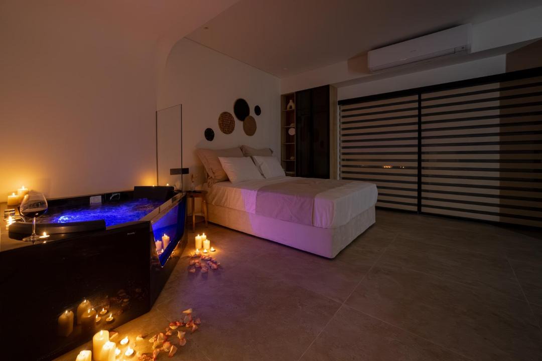 Petroupoli Apartment | Andromeda Suite Private Jacuzzi & Cave Shower