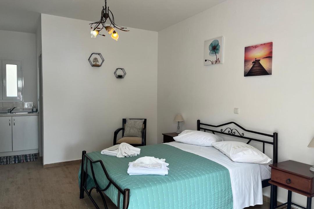 Lakones Apartment | Poseidon Beach Bar & Restaurant Apartments