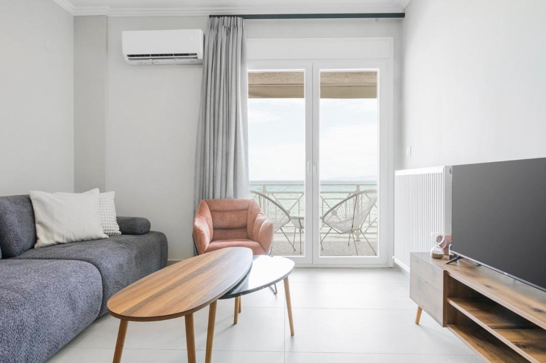 Neoi Epivates Apartment | Manda Ray Seafront Apartment Endless Blue View