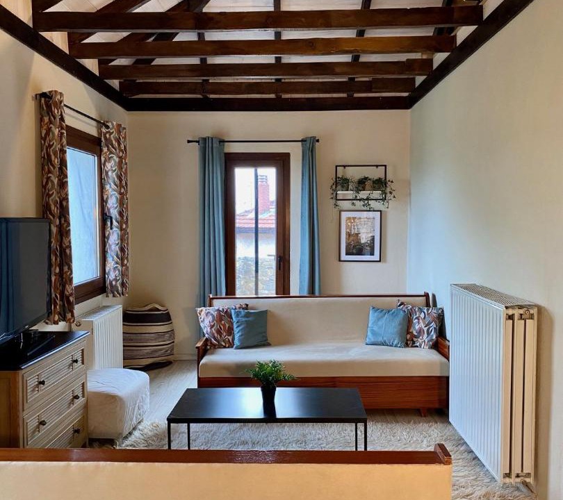 Sintiki Apartment | Lakis' Wellhouse