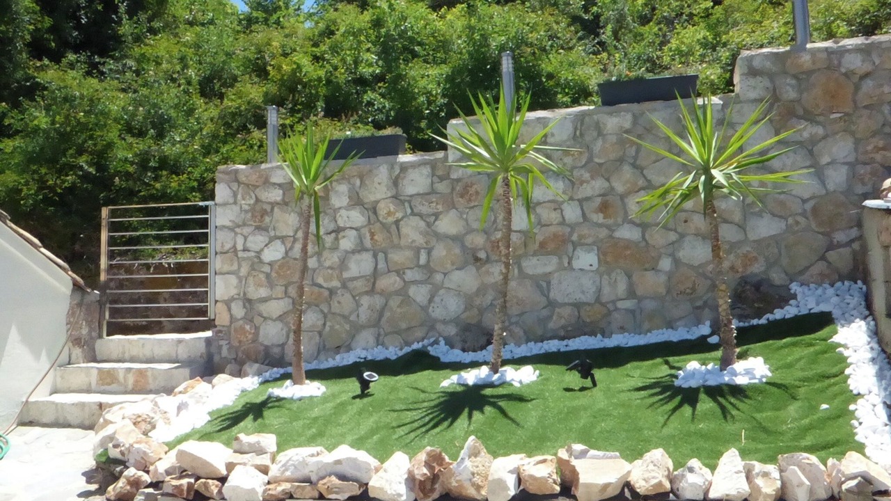Photo of Outdoor in Petaleia