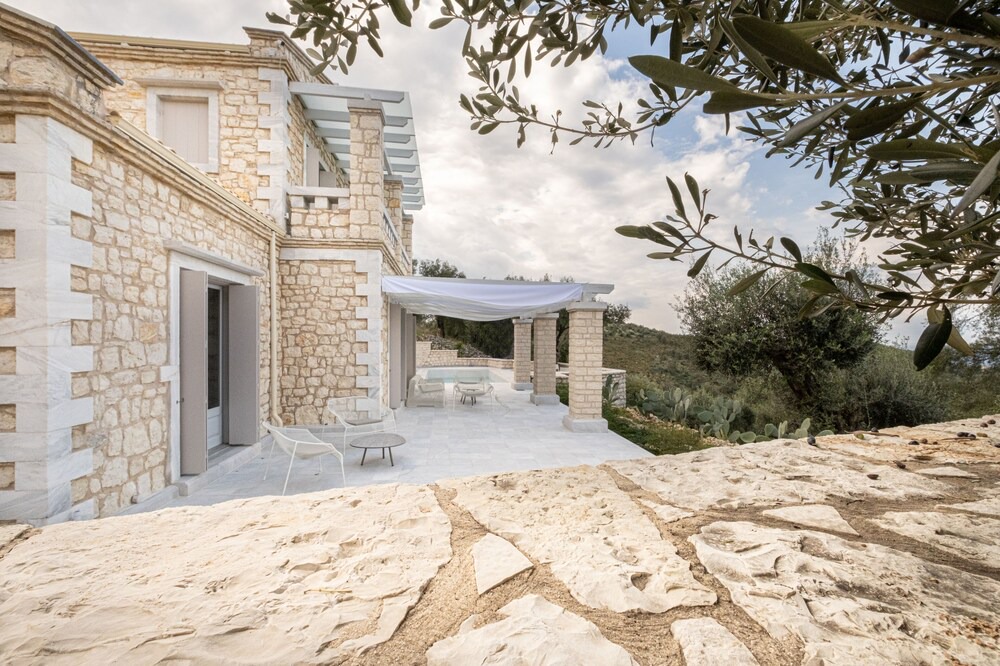 Photo of Outdoor in Peroulion