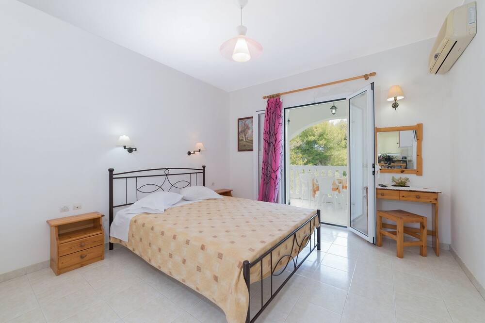 Photo of Bedroom in Amoudi