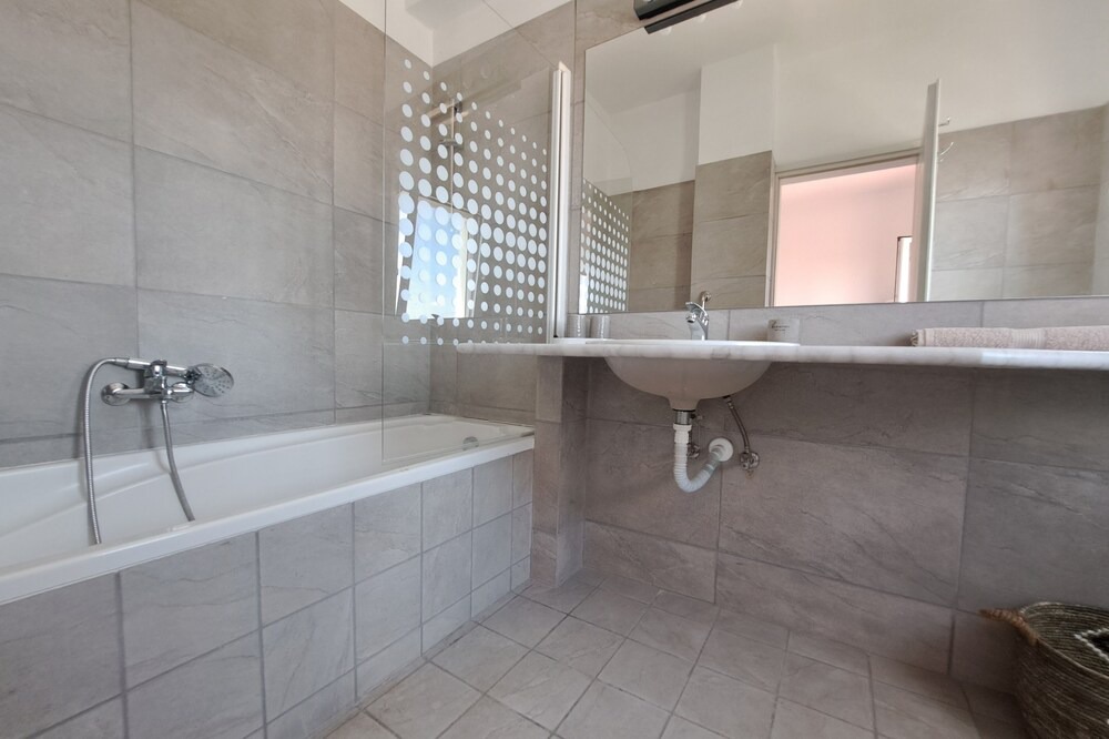 Photo of Bathroom in Ipsos
