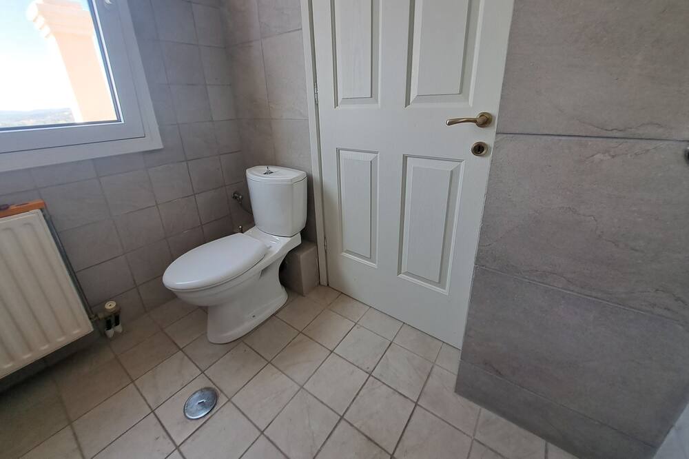 Photo of Bathroom in Ipsos