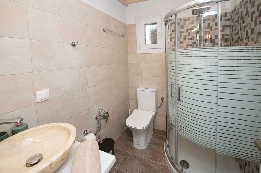 Photo of Bathroom in Peroulion