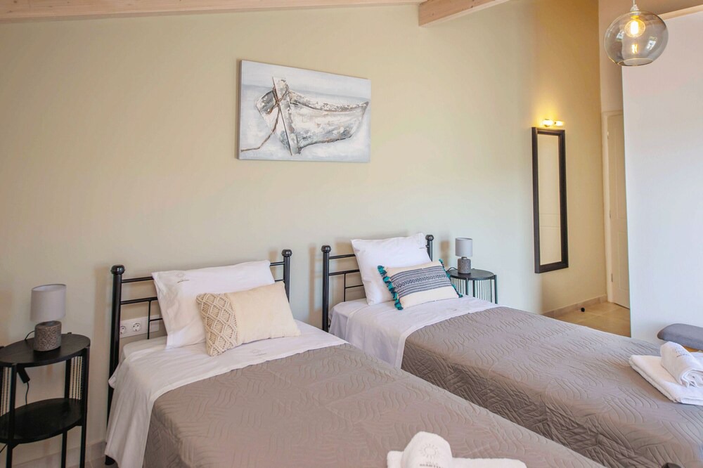 Photo of Bedroom in Peroulion