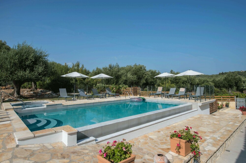 Photo of Outdoor in Peroulion
