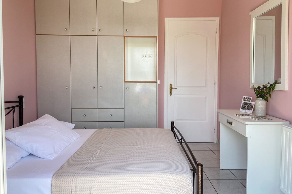 Photo of Bedroom in Khelmata
