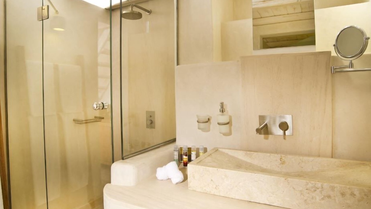 Photo of Bathroom in Fira