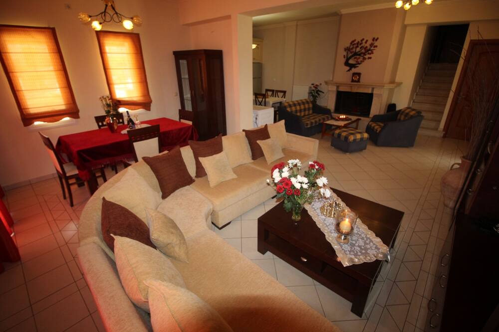 Photo of Livingroom in Messonghi