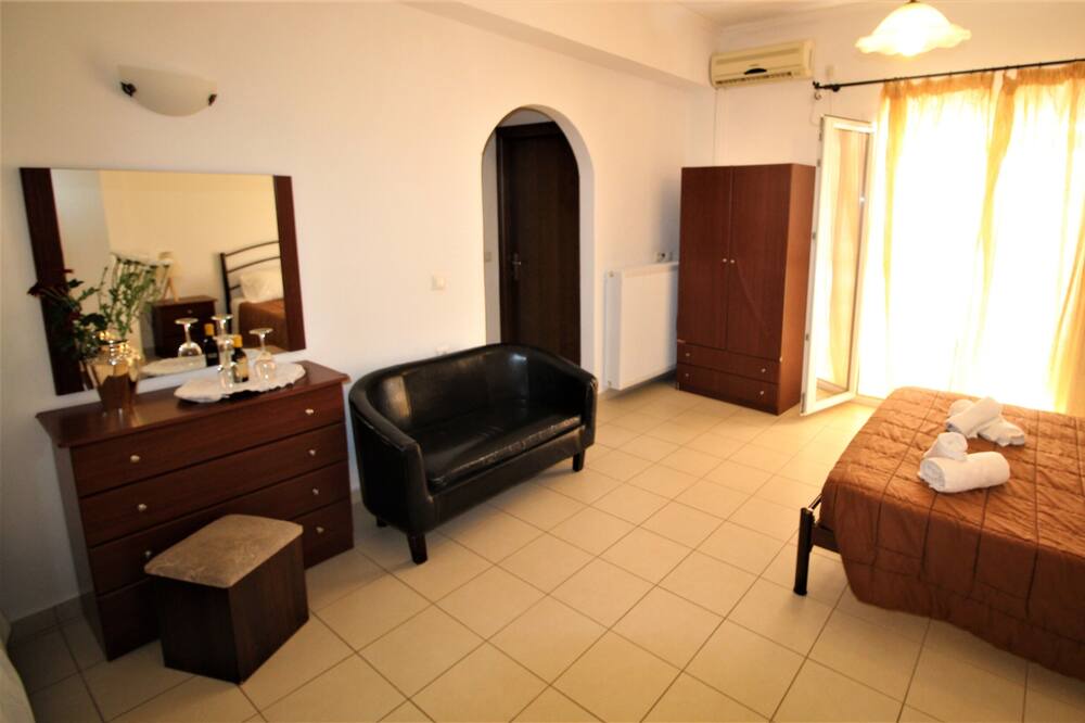 Photo of Bedroom in Messonghi