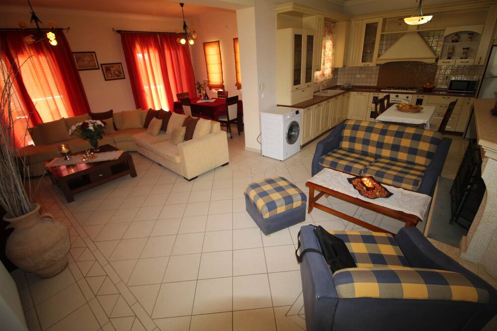 Photo of Livingroom in Messonghi