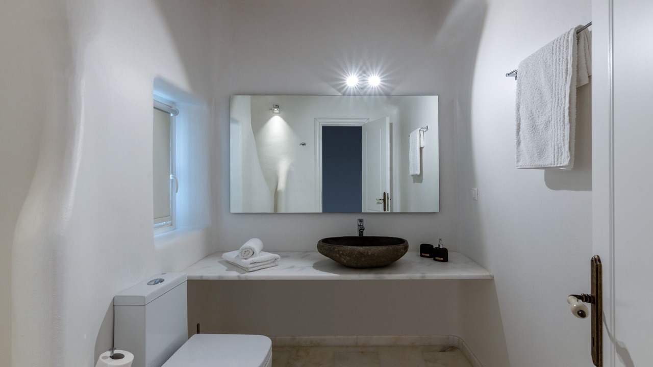 Photo of Bathroom in Tourlos