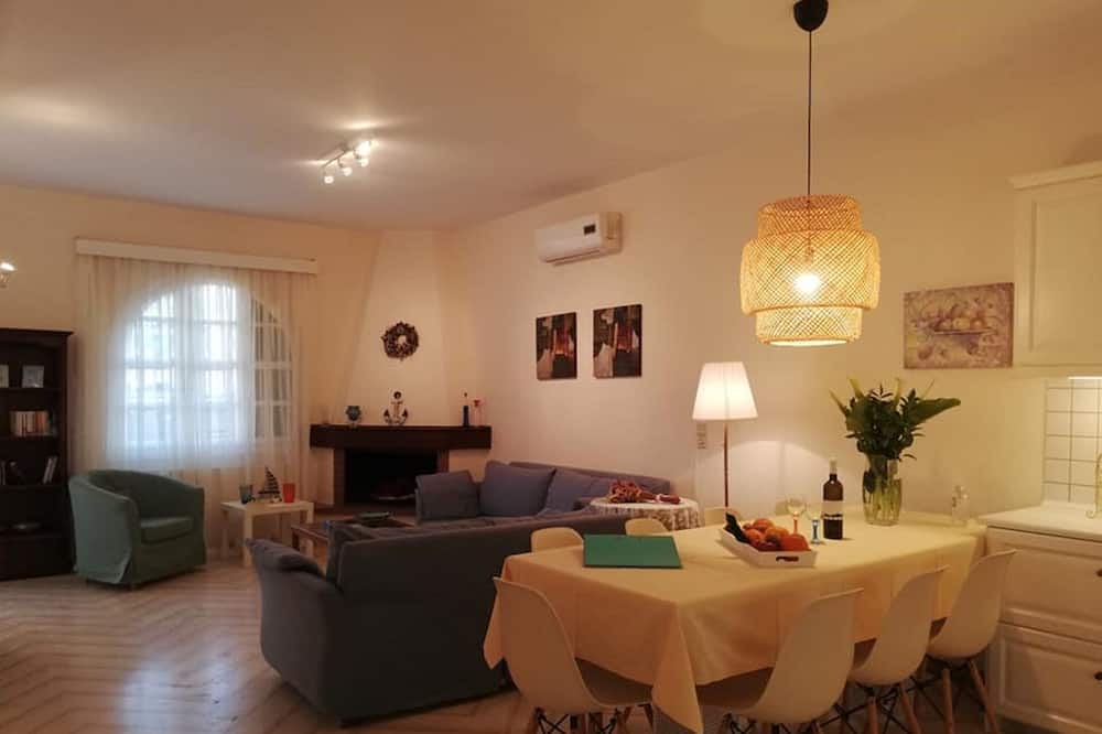 Photo of Livingroom in Kokkini Chani