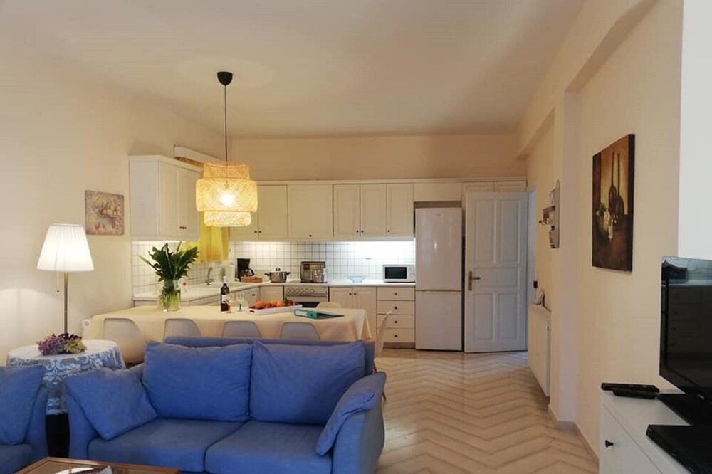 Photo of Livingroom in Kokkini Chani