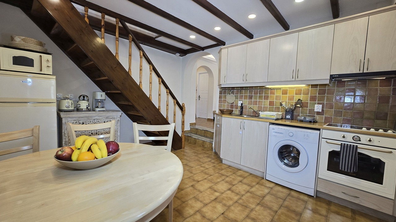 Photo of Kitchen in Petaleia