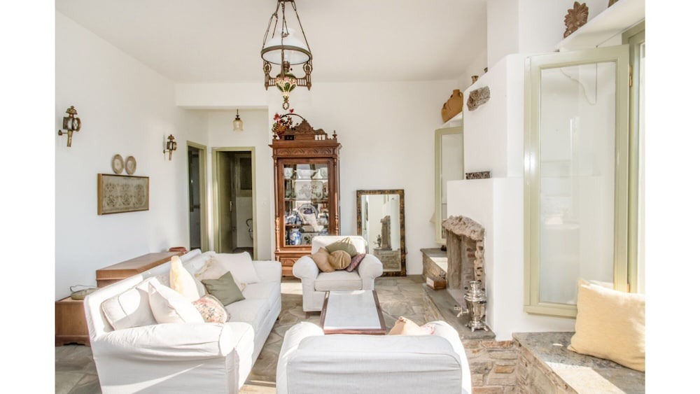 Photo of Livingroom in Exomvourgo