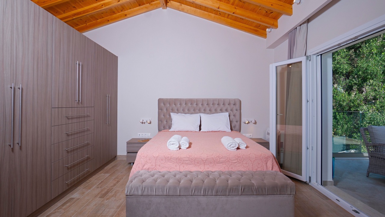 Photo of Bedroom in Petaleia