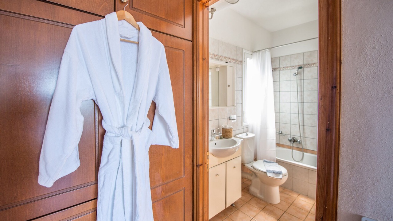 Photo of Bathroom in Petaleia