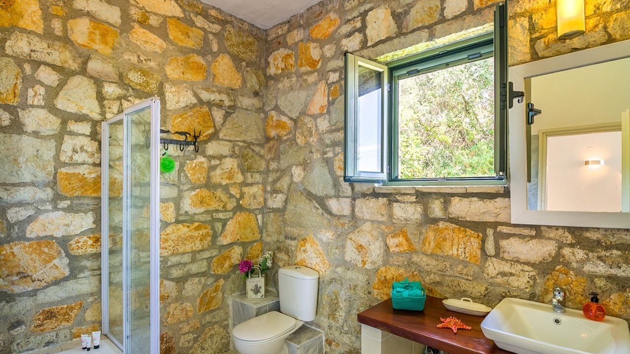 Photo of Bathroom in Petaleia