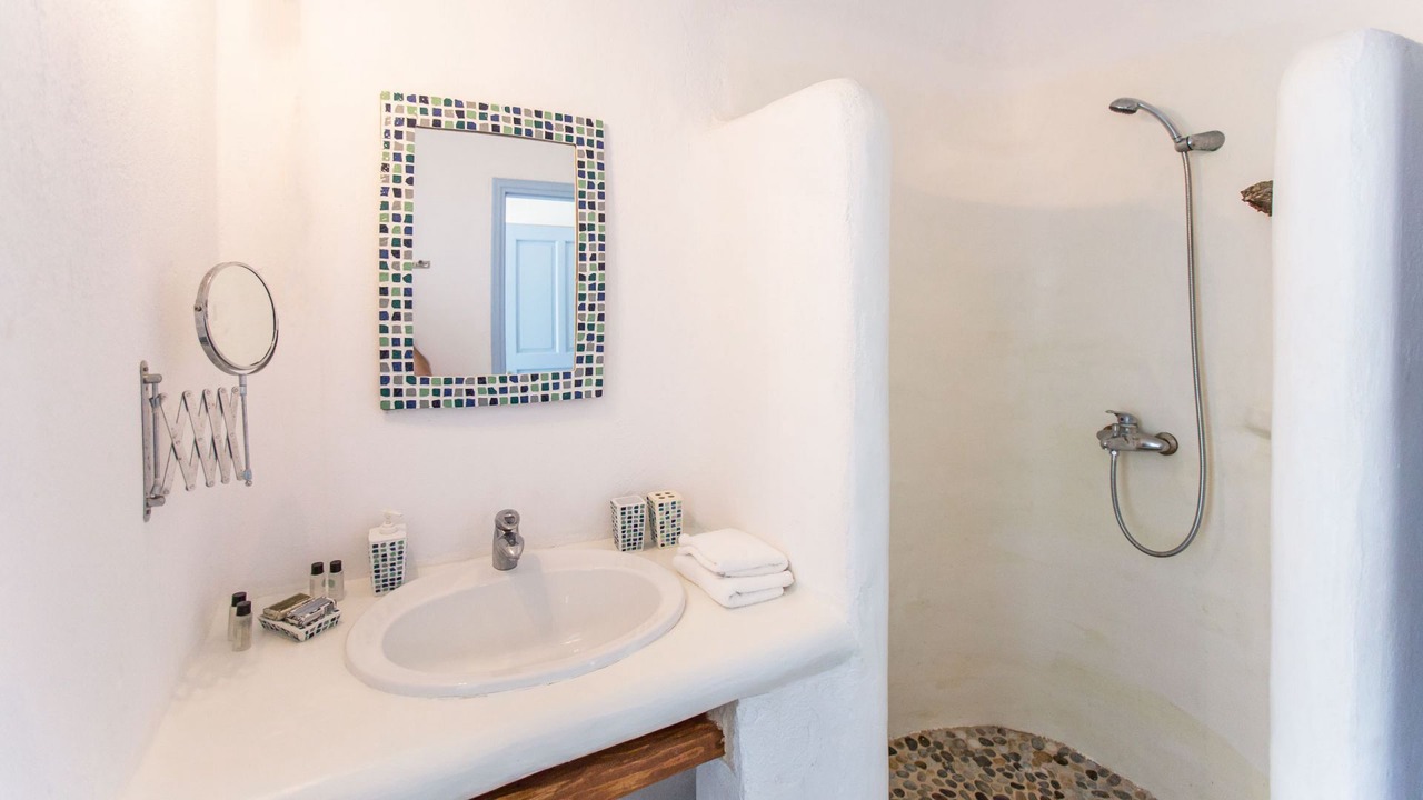 Photo of Bathroom in Plintri